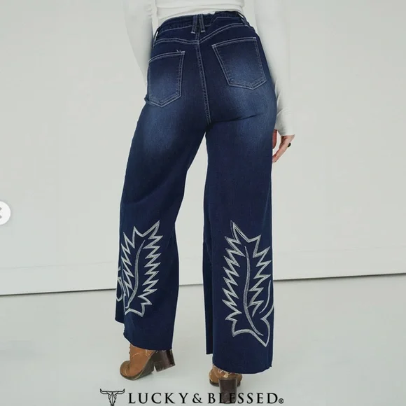 Lucky & Blessed Western Chic Embroidered Tea Stain Jeans size 18 Boho Western - Picture 2 of 16